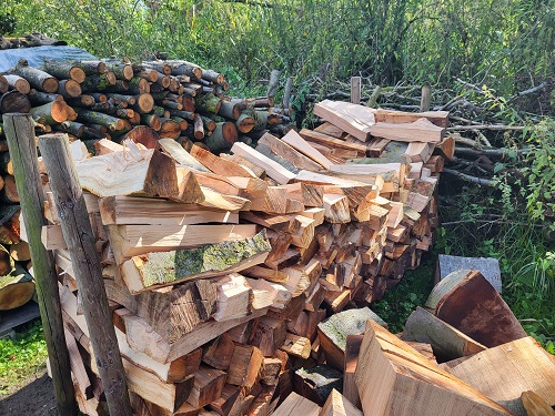 voorraad lang gekloofd hout