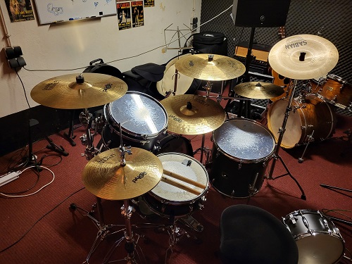 gretsch renown drumkit in studio