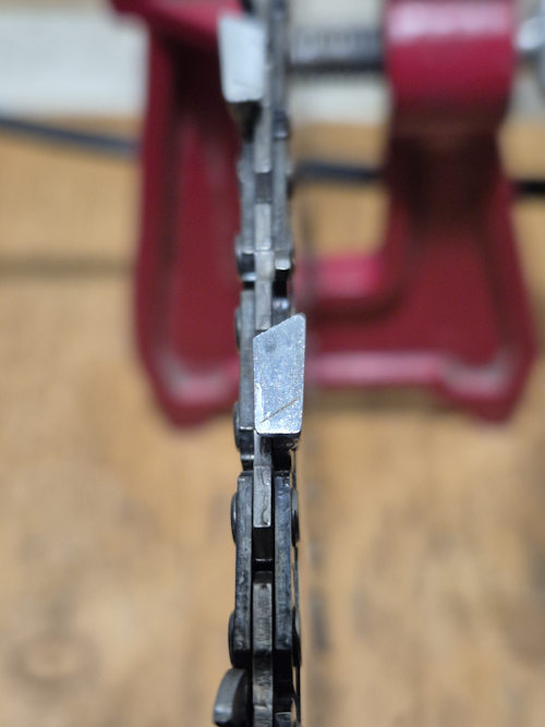 beschadigde botte beitel van stihl kettingzaag ms261