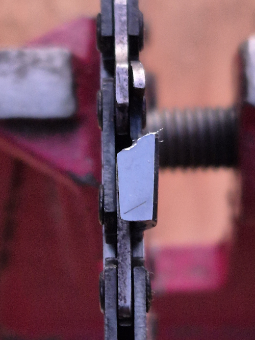 beitel van zaagketting met hap er uit