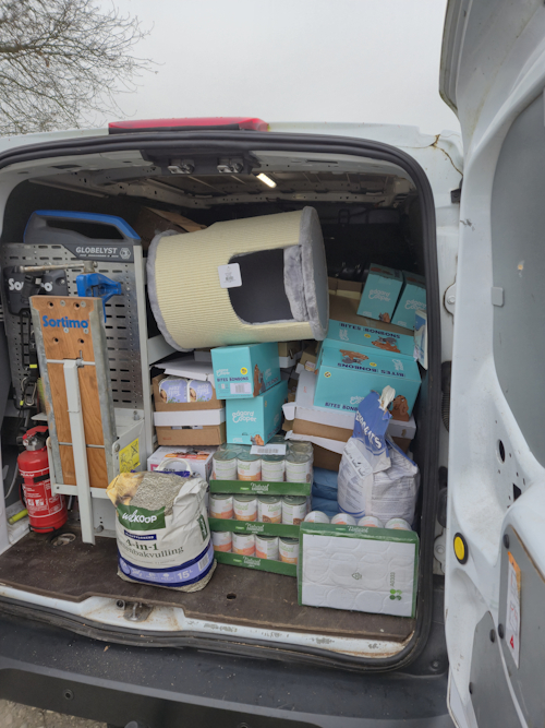 karretje met dierenspul voor sterk voor dieren