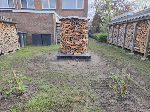  overzicht tuin vanuit hoek 3, wel geverticuteerd 