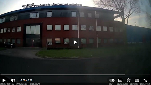 blinde koerier door bevroren ruit