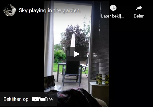 baasje lui, sky speelt in de tuin video