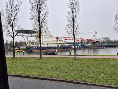 hebo cb1 300 tons kraanschip met eigen heli platform