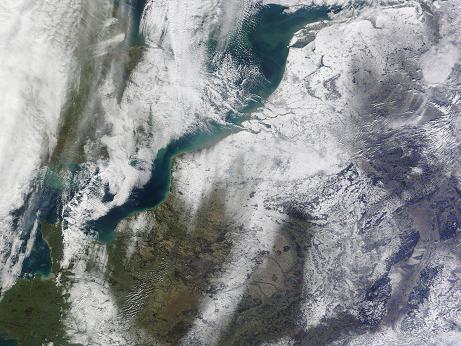 satelliet foto nederland in ijs